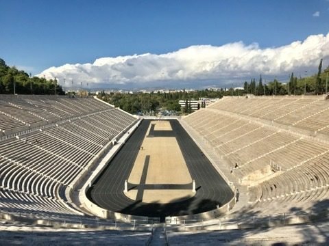 Estádio Panatenaico, de mármore branco, visto da arquibancada