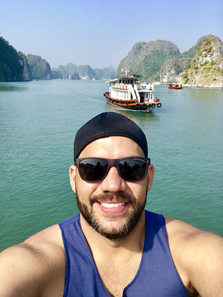 Tiago Lopes na Baía de Ha Long